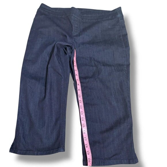 Chico's pull-on stretch capri length jeans in versatile dark wash Size 3/XL/16 - Picture 2 of 4